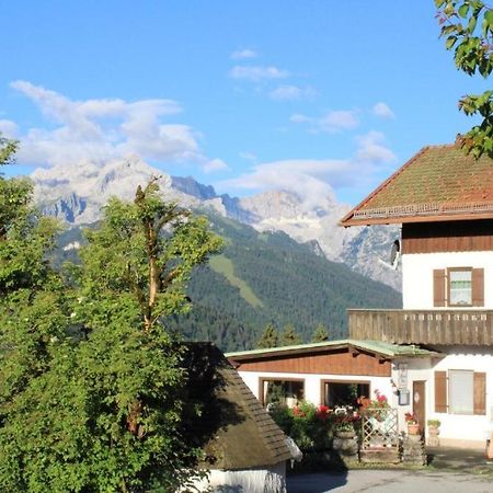 Pfeiffer Alm Am Sonnenhang Mit Blick Auf Die Zugspitze Garmisch-Partenkirchen Extérieur photo