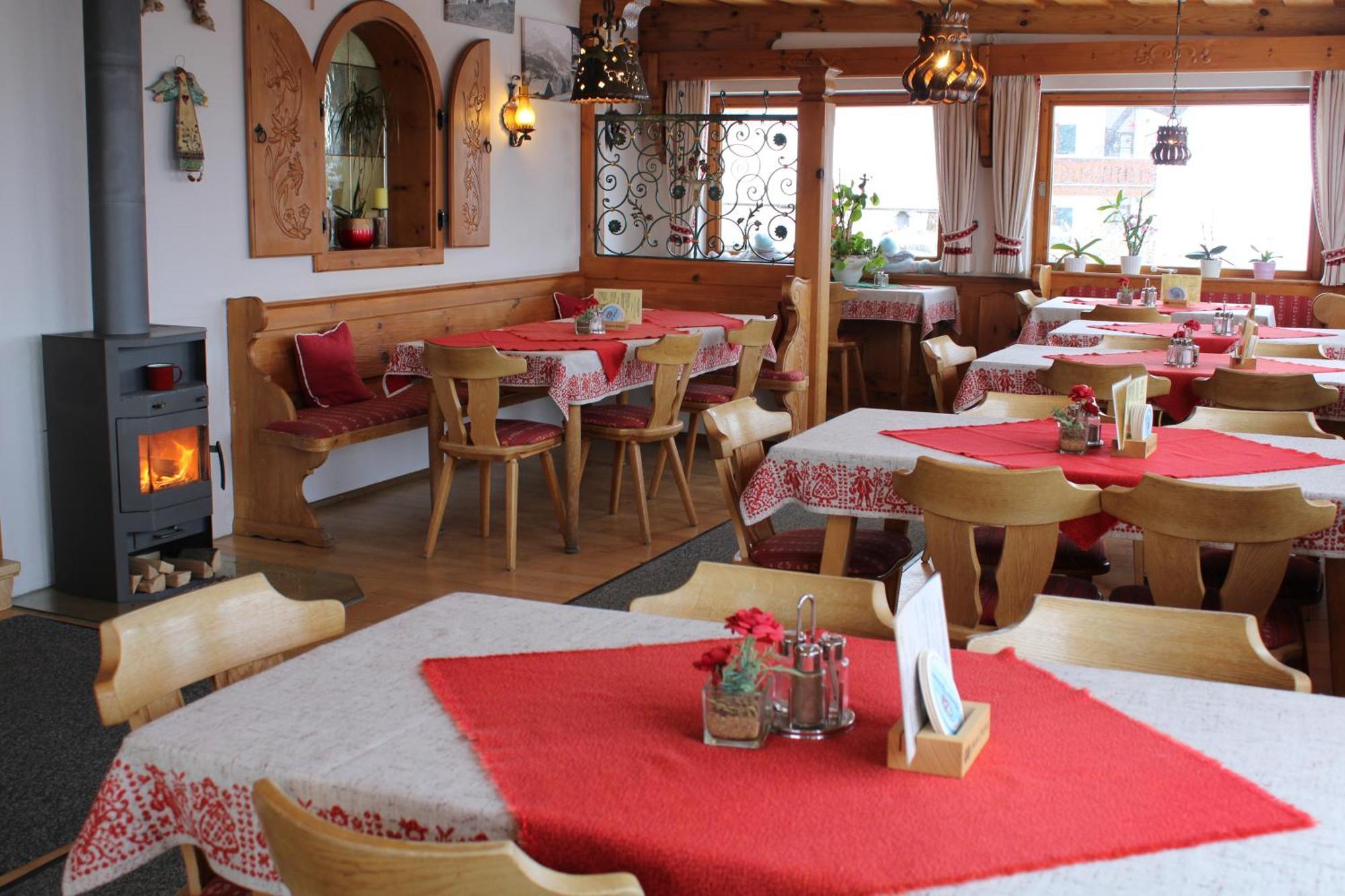 Pfeiffer Alm Am Sonnenhang Mit Blick Auf Die Zugspitze Garmisch-Partenkirchen Extérieur photo