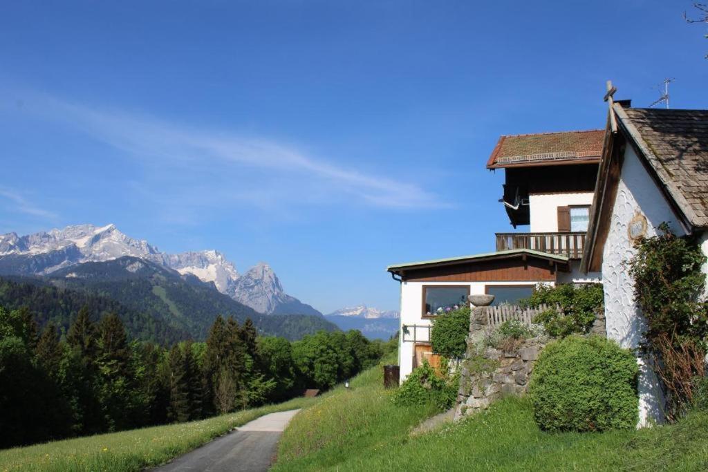 Pfeiffer Alm Am Sonnenhang Mit Blick Auf Die Zugspitze Garmisch-Partenkirchen Extérieur photo