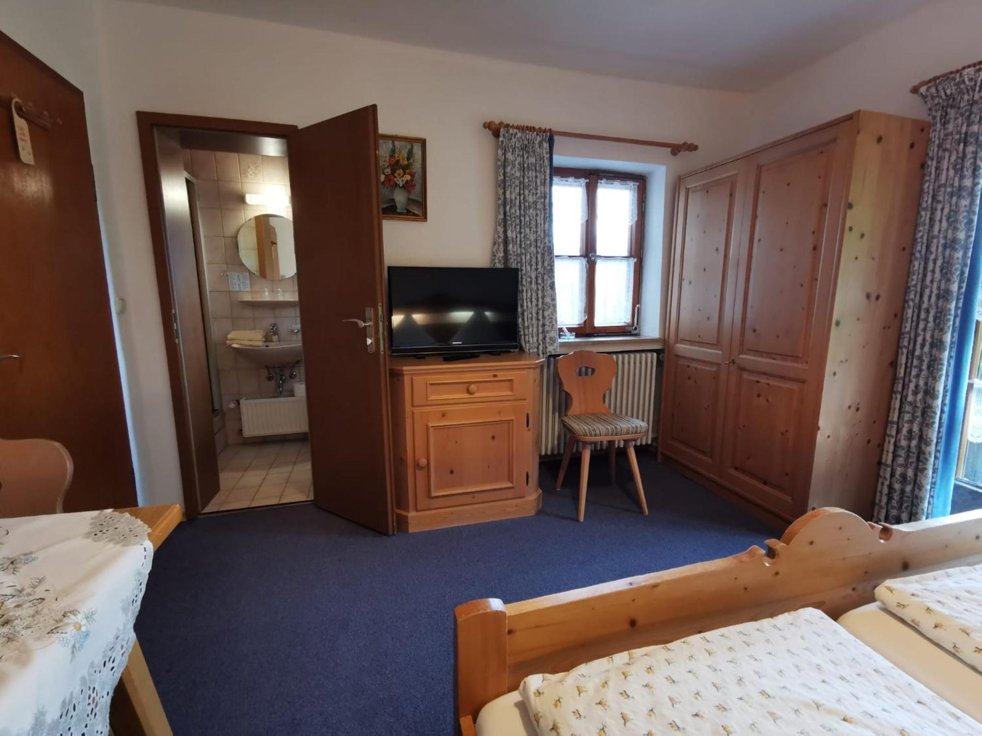 Pfeiffer Alm Am Sonnenhang Mit Blick Auf Die Zugspitze Garmisch-Partenkirchen Chambre photo