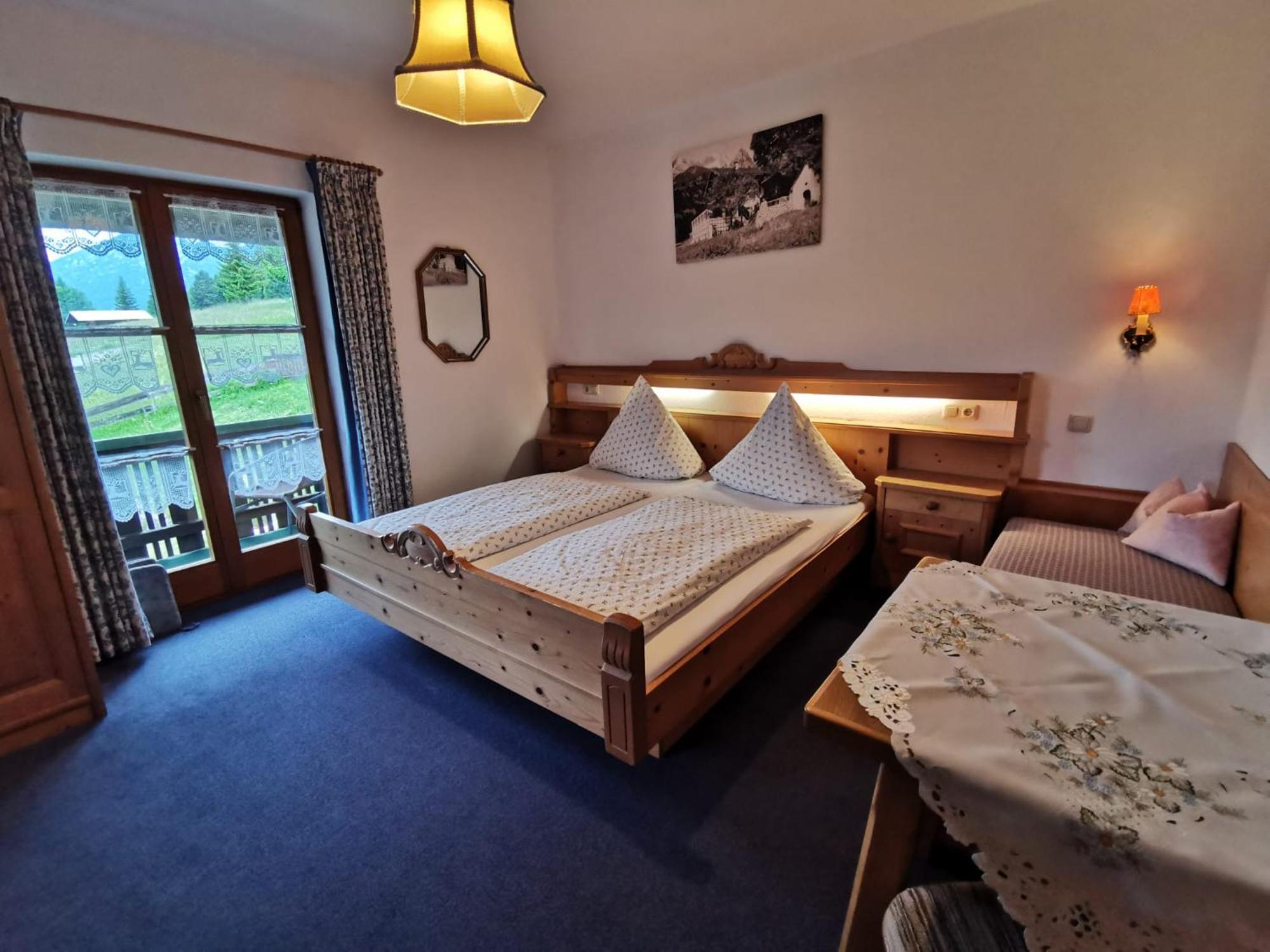 Pfeiffer Alm Am Sonnenhang Mit Blick Auf Die Zugspitze Garmisch-Partenkirchen Chambre photo