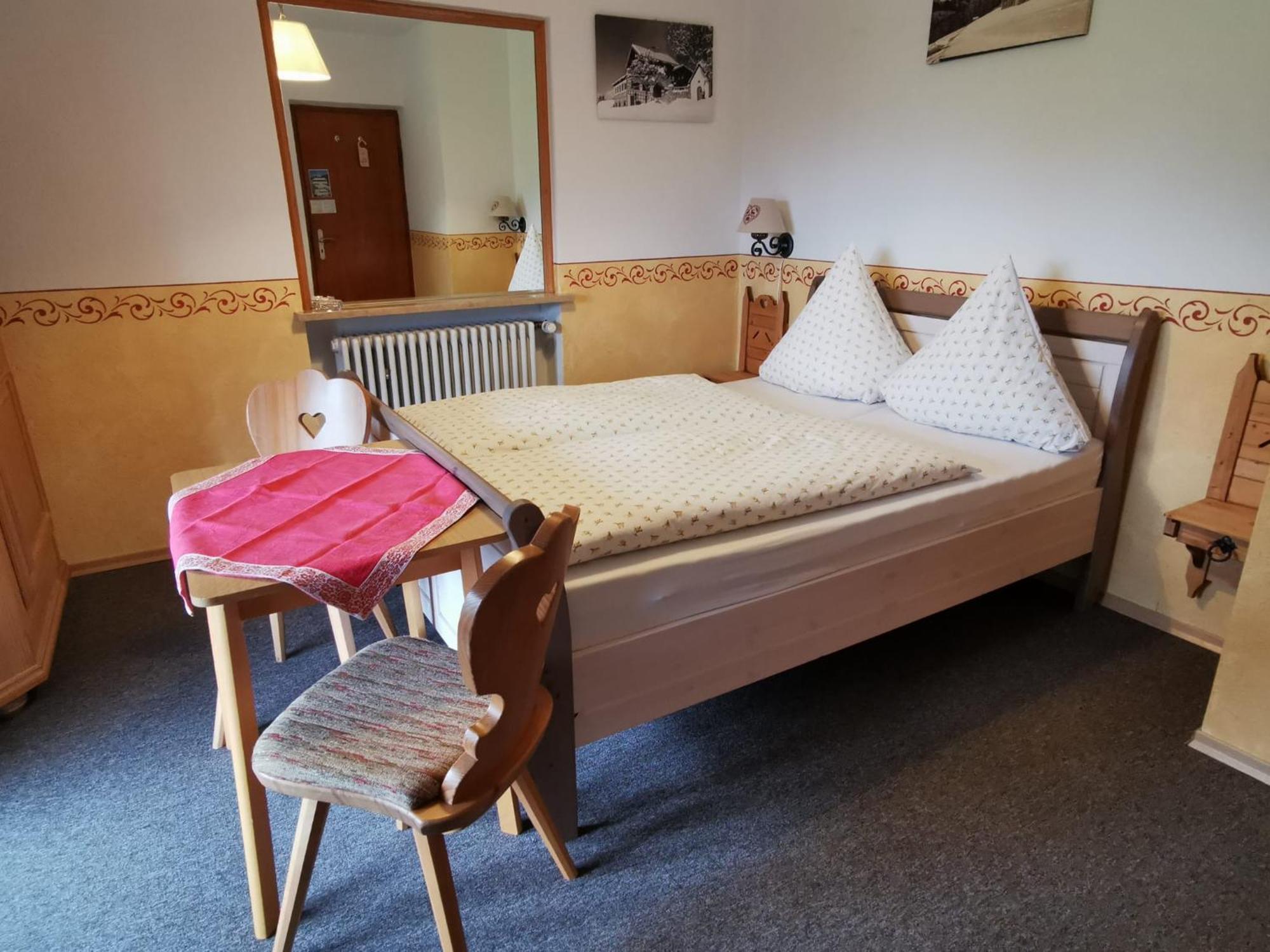 Pfeiffer Alm Am Sonnenhang Mit Blick Auf Die Zugspitze Garmisch-Partenkirchen Chambre photo