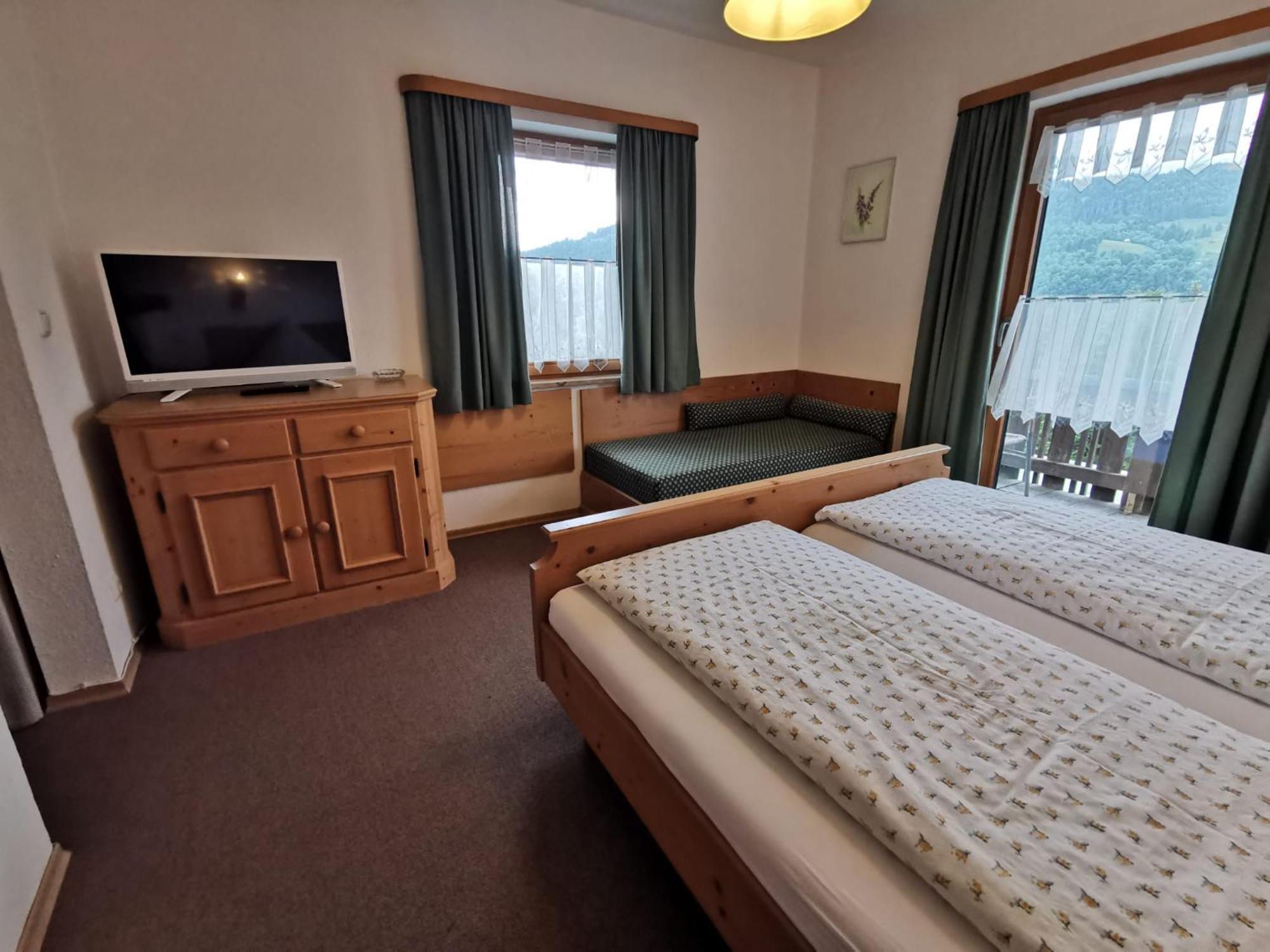 Pfeiffer Alm Am Sonnenhang Mit Blick Auf Die Zugspitze Garmisch-Partenkirchen Chambre photo