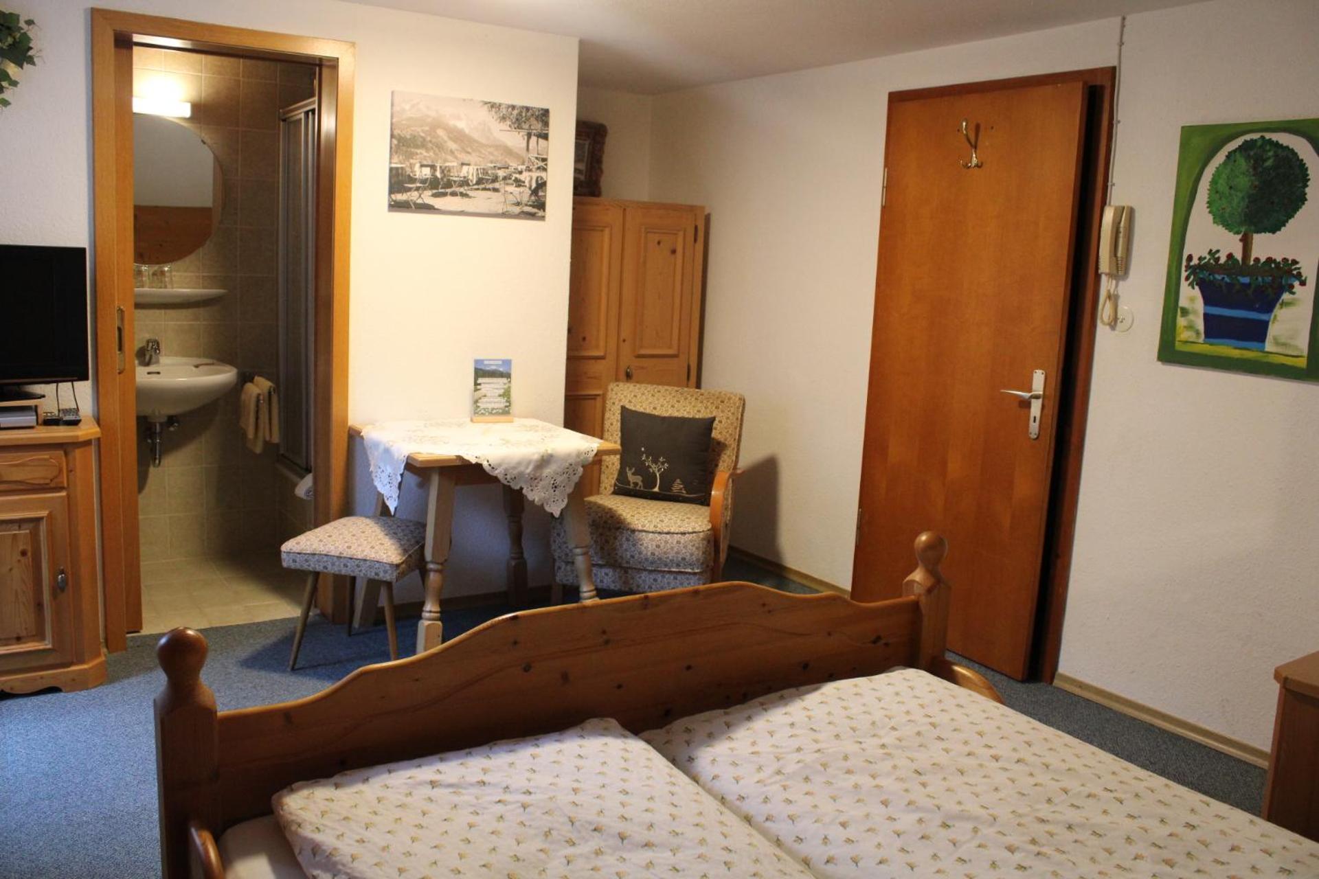 Pfeiffer Alm Am Sonnenhang Mit Blick Auf Die Zugspitze Garmisch-Partenkirchen Chambre photo