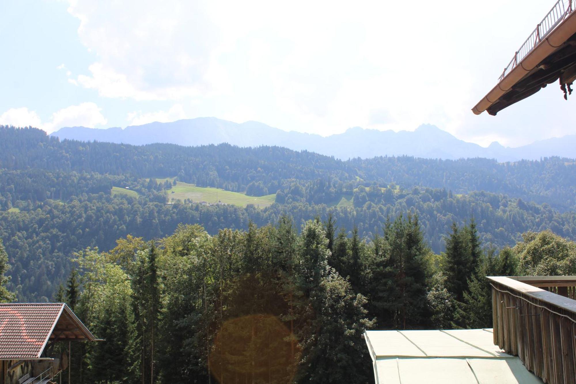 Pfeiffer Alm Am Sonnenhang Mit Blick Auf Die Zugspitze Garmisch-Partenkirchen Chambre photo