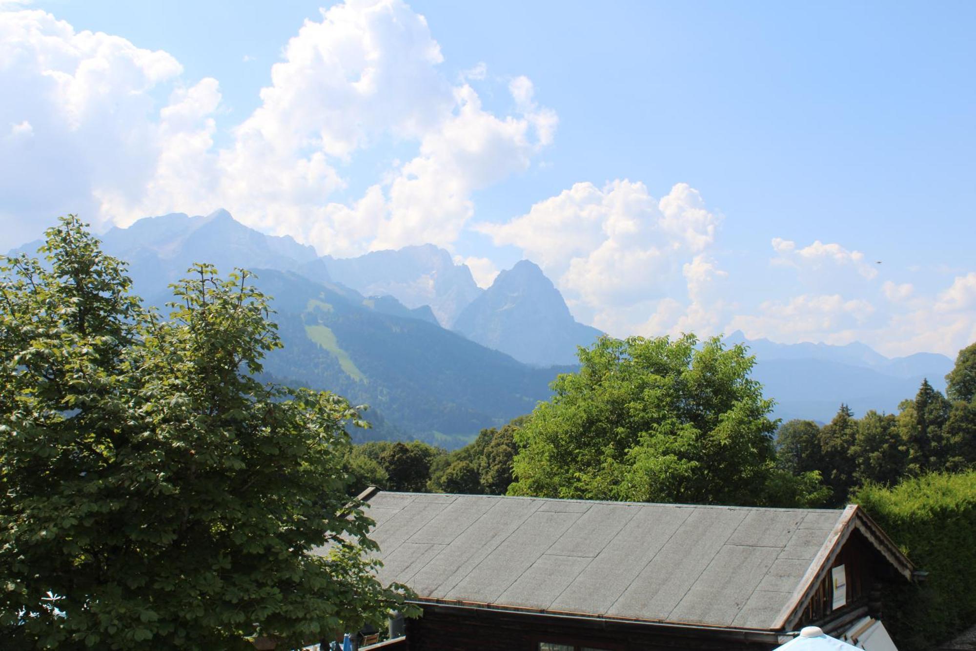 Pfeiffer Alm Am Sonnenhang Mit Blick Auf Die Zugspitze Garmisch-Partenkirchen Chambre photo